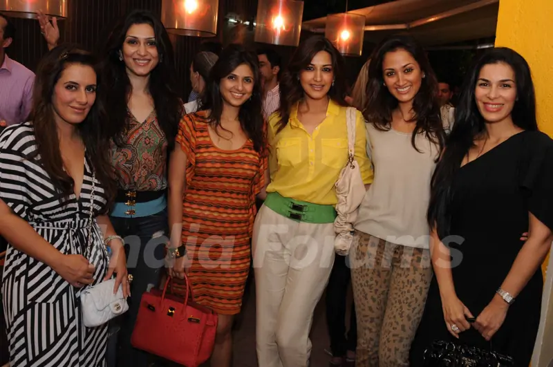 Sonali Bendre with Gayatri, Namrata at launched of Anita Dongre desert cafe - Schokolaade at Khar