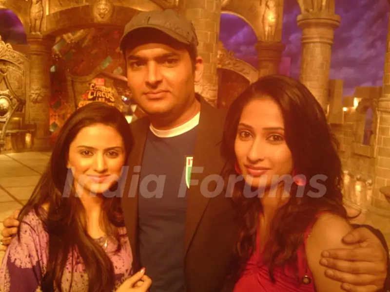 Parvati Sehgal and Priya Marathe with Kapil on Comedy Circus