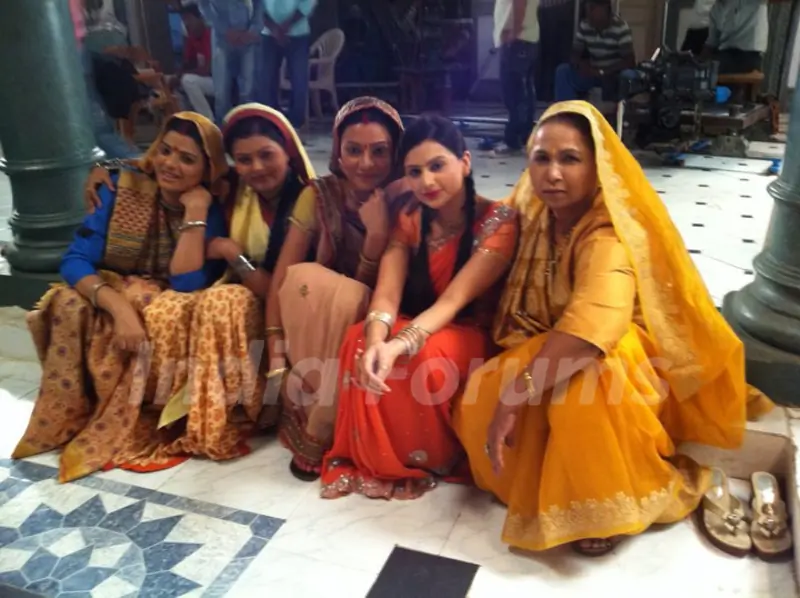 Cast on the sets of Pratigya
