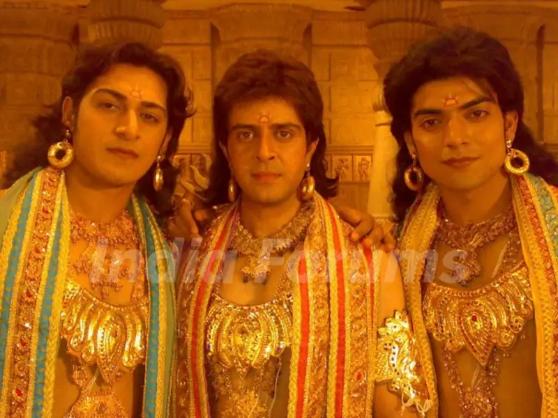 Gurmeet(Ram) with actors Ankit Arora (Lakshman) and Vijay Bhatia (Bharat) on the sets of Ramayan