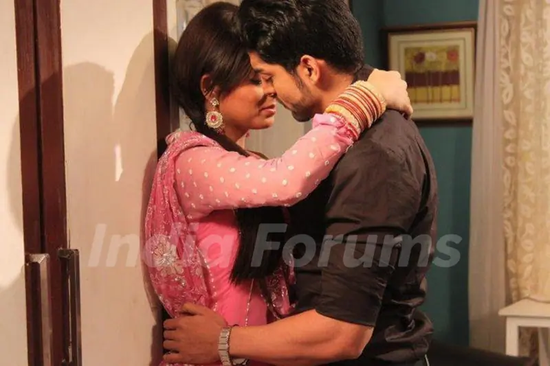 Romantic scene of Maan and Geet