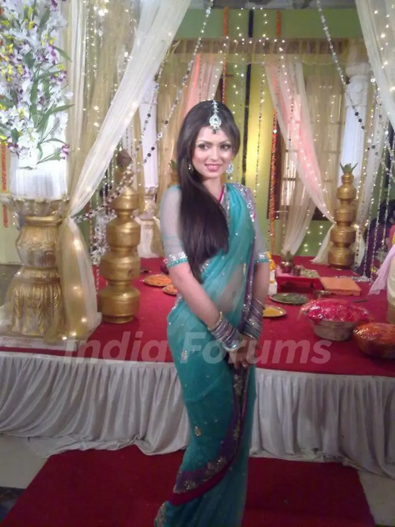 Drashti Dhami on Geet sets