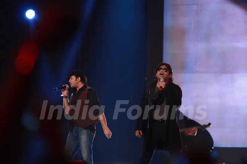 A.R. Rahman and Mohit Chauhan rock at 'Rockstar' live concert at Bhavans Ground