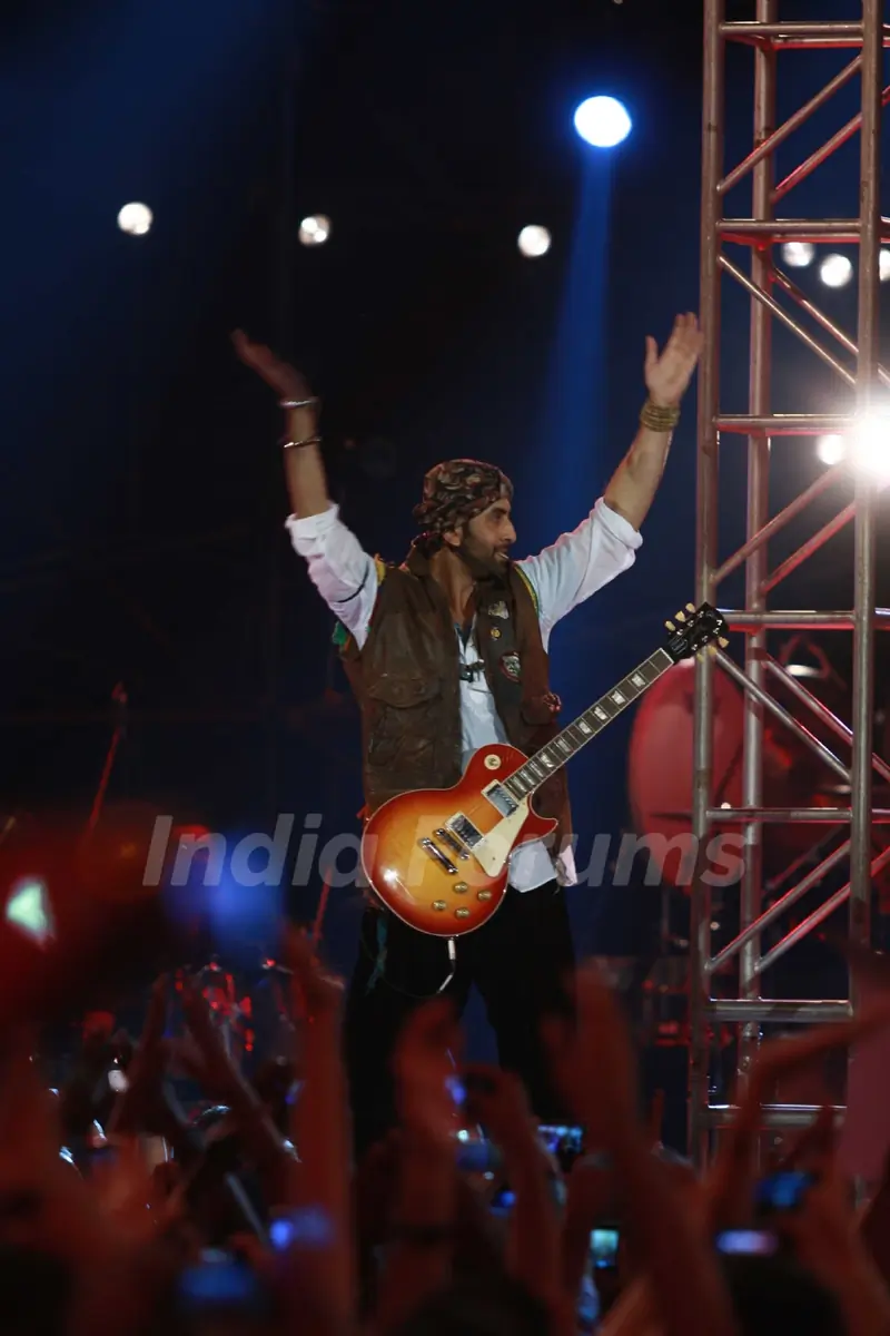 Ranbir Kapoor rock at 'Rockstar' live concert at Bhavans Ground