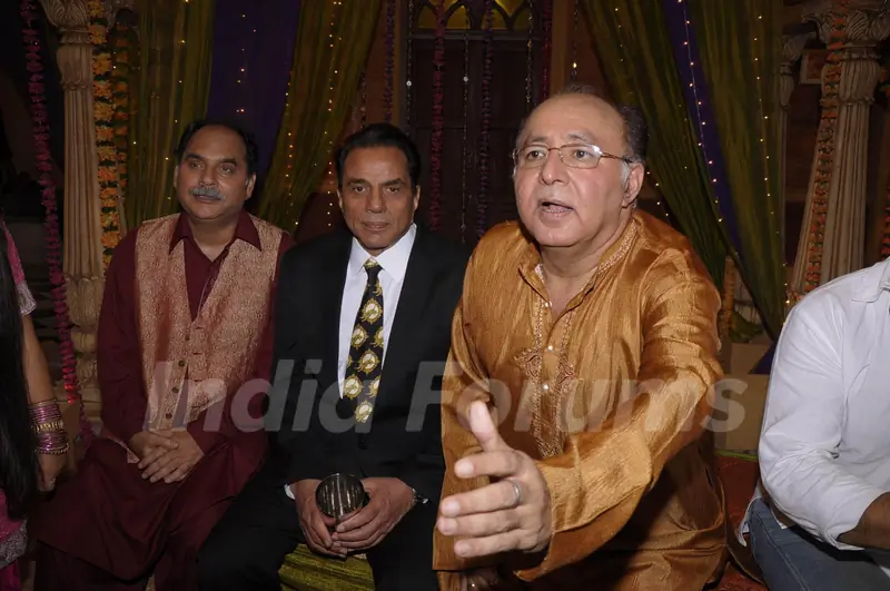 Dharmendra on the sets of TV serial 'Preeto' at Powai in Mumbai