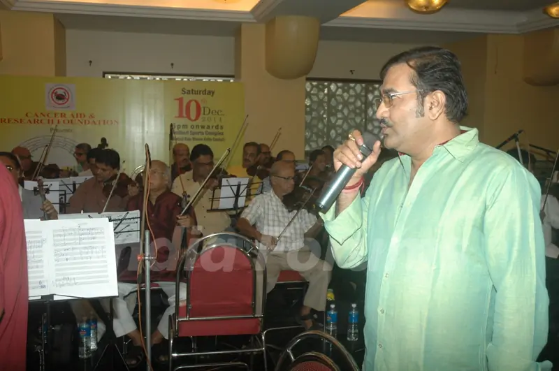 Sudesh Bhosle sang at Grand rehearsal of "Music Heals"in Cancer Aid & Research Foundation