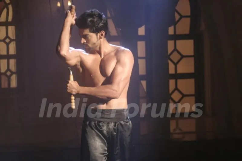 Gurmeet Choudhary as Maan Singh Khurana performing Tai Chai