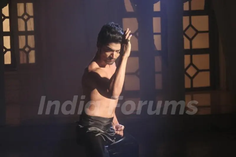 Gurmeet Choudhary as Maan Singh Khurana performing Tai Chai
