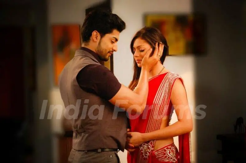 Still image of Maan and Geet