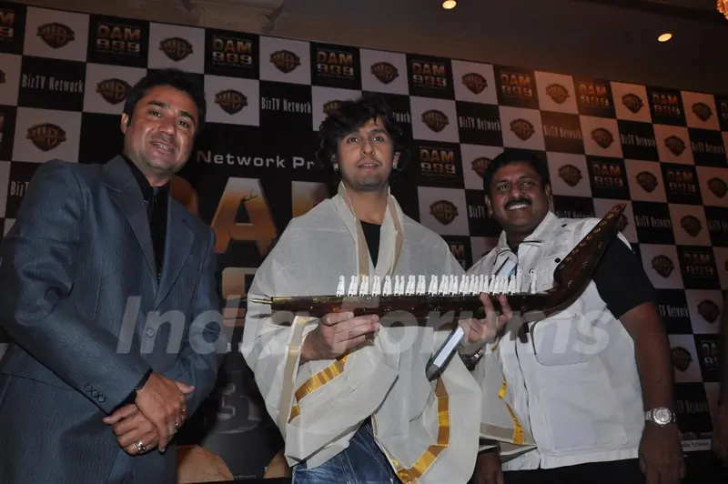 Director Sohan Roy with Sonu Niigam at press meet of 3D movie 'Dam 999' in Mumbai