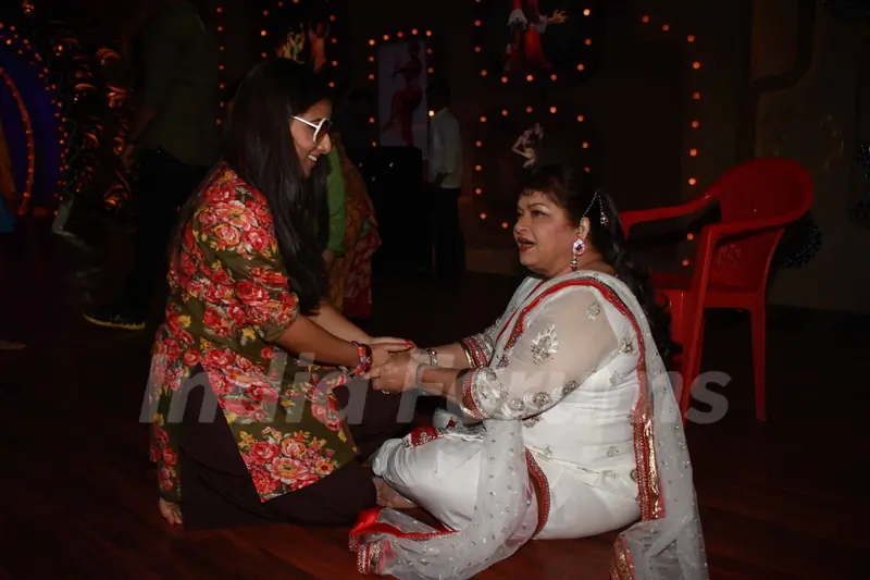 Vidya Balan with Saroj Khan on the sets of Nachle Ve