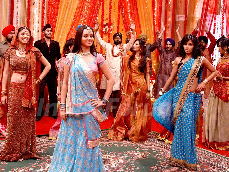 Still scene from Dill Mill Gayye