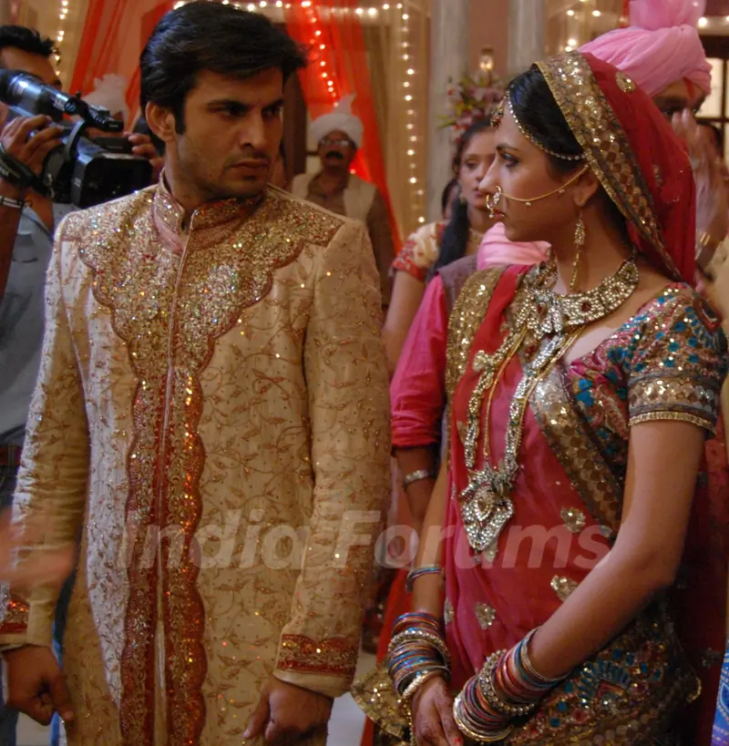 Still image of Abhay and Phulwa