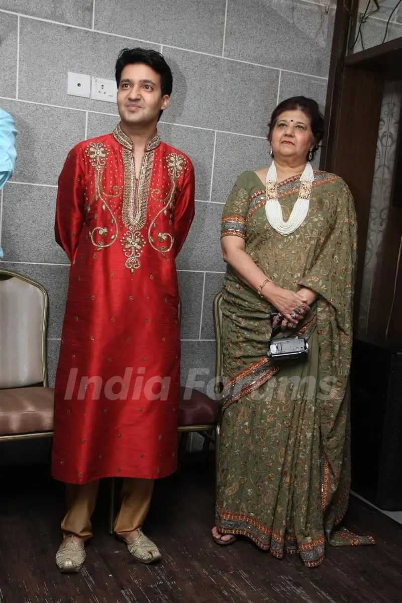 Pakistani Ghazal Singer Ustaad Ghulam Ali Khan launches the album 'MAULA KA DARBAR' at Hotel Golden Chariot in Andheri, Mumbai