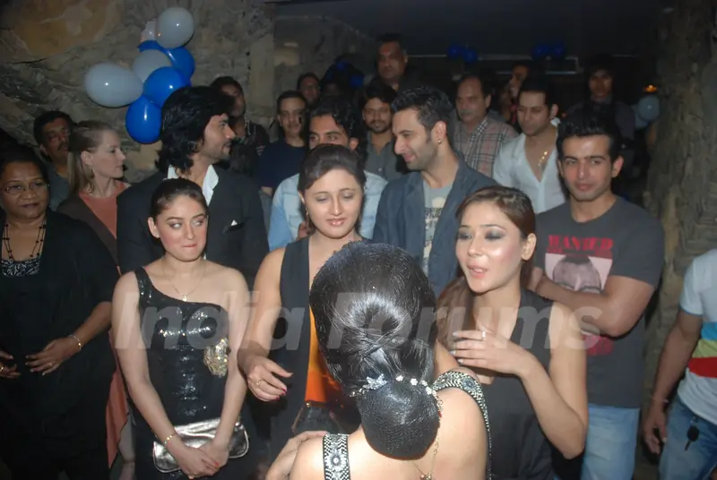 Sara, Rashmi, Mahhi, Jay, Nandish grace Tina Dutta birthday bash at Kino's Cottage