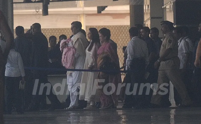 Amitabh Bachchan holds his granddaughter walking with Aishwarya leave the Seven Hills Hospital