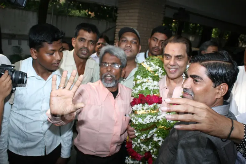 Fans Celebrate Dharmendra's Birthday