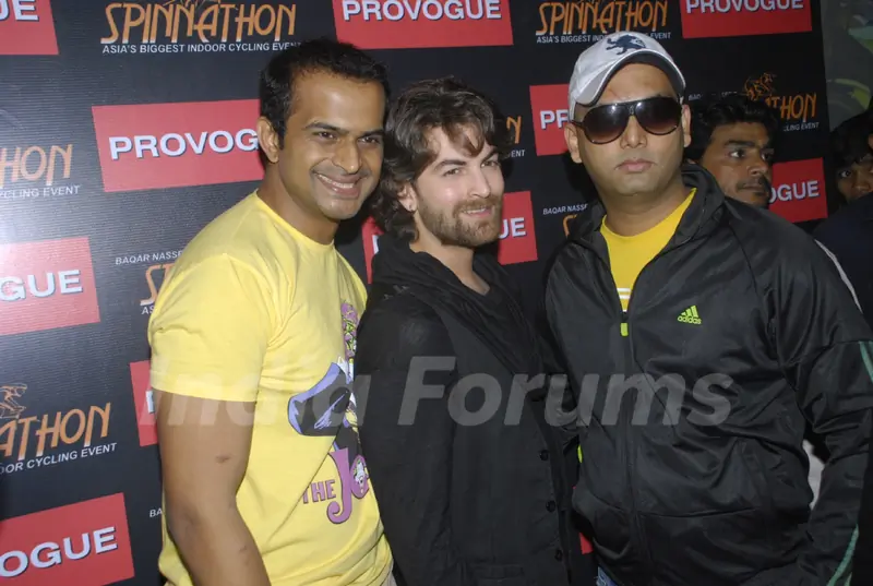 Siddharth Kannan, Neil Nitin Mukesh & Prashant Shirsat at 'Spinnathon 2011' at Mumbai