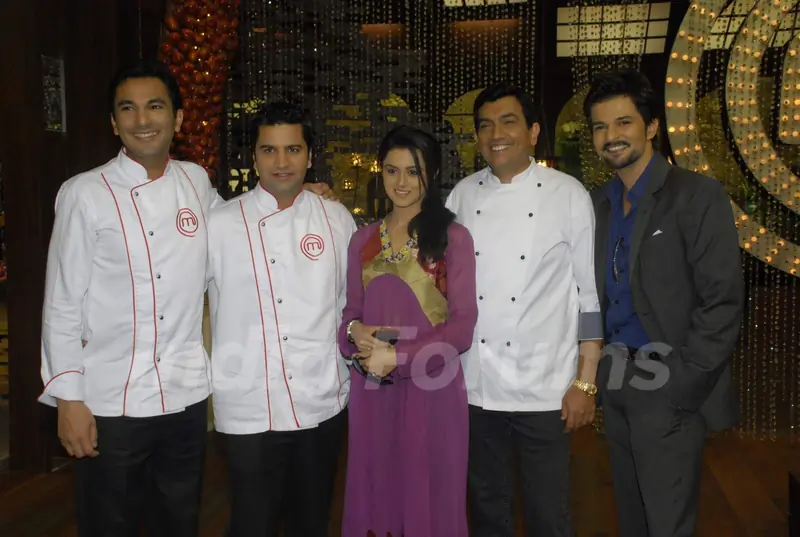 Sanjeev Kapoor, Vikas Khanna, RaQesh and Riddhi Dogra Vashisth on the sets of Master Chef India 2