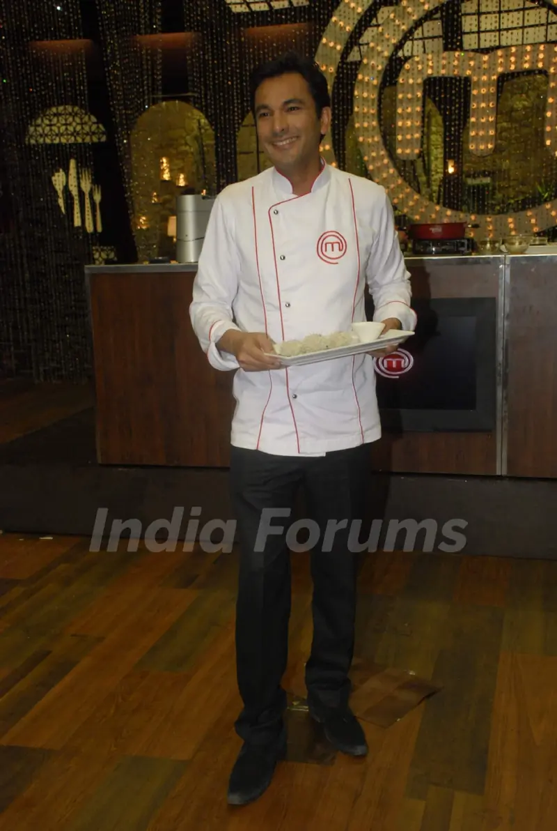 Vikas Khanna on the sets of Master Chef India 2 at RK Studios