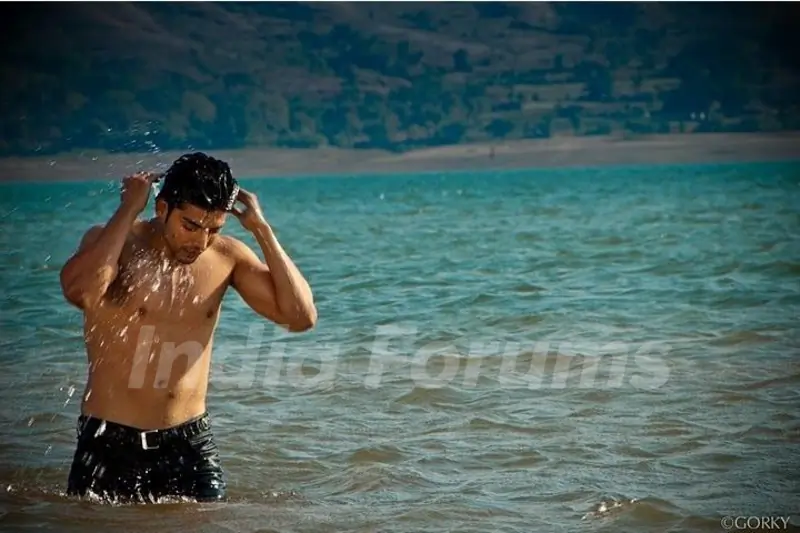 Gurmeet Choudhary as Maan first scene