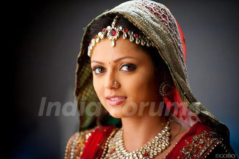 Drashti Dhami as Geet