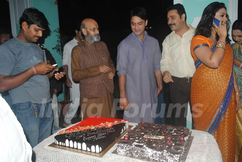 Cast celebrate 200 episodes of Navya