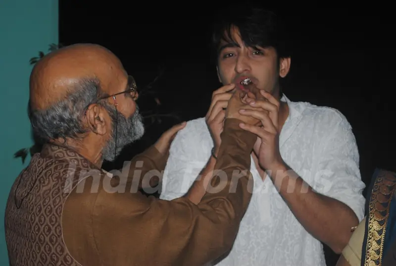 Cast celebrate 200 episodes of Navya