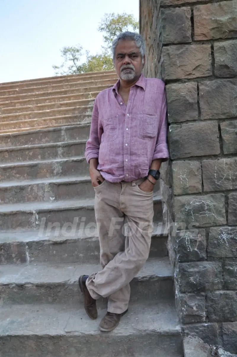 Sanjay Mishra on the set of "Pranam Walekum" in Mumbai