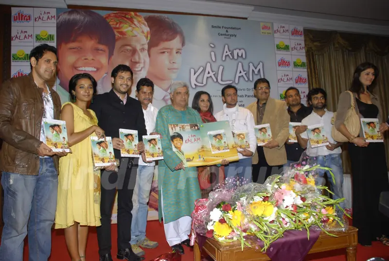 Shabana, Javed Akhtar and Gulshan pose during the DVD launch for Hindi film "I am Kalam" in Mumbai