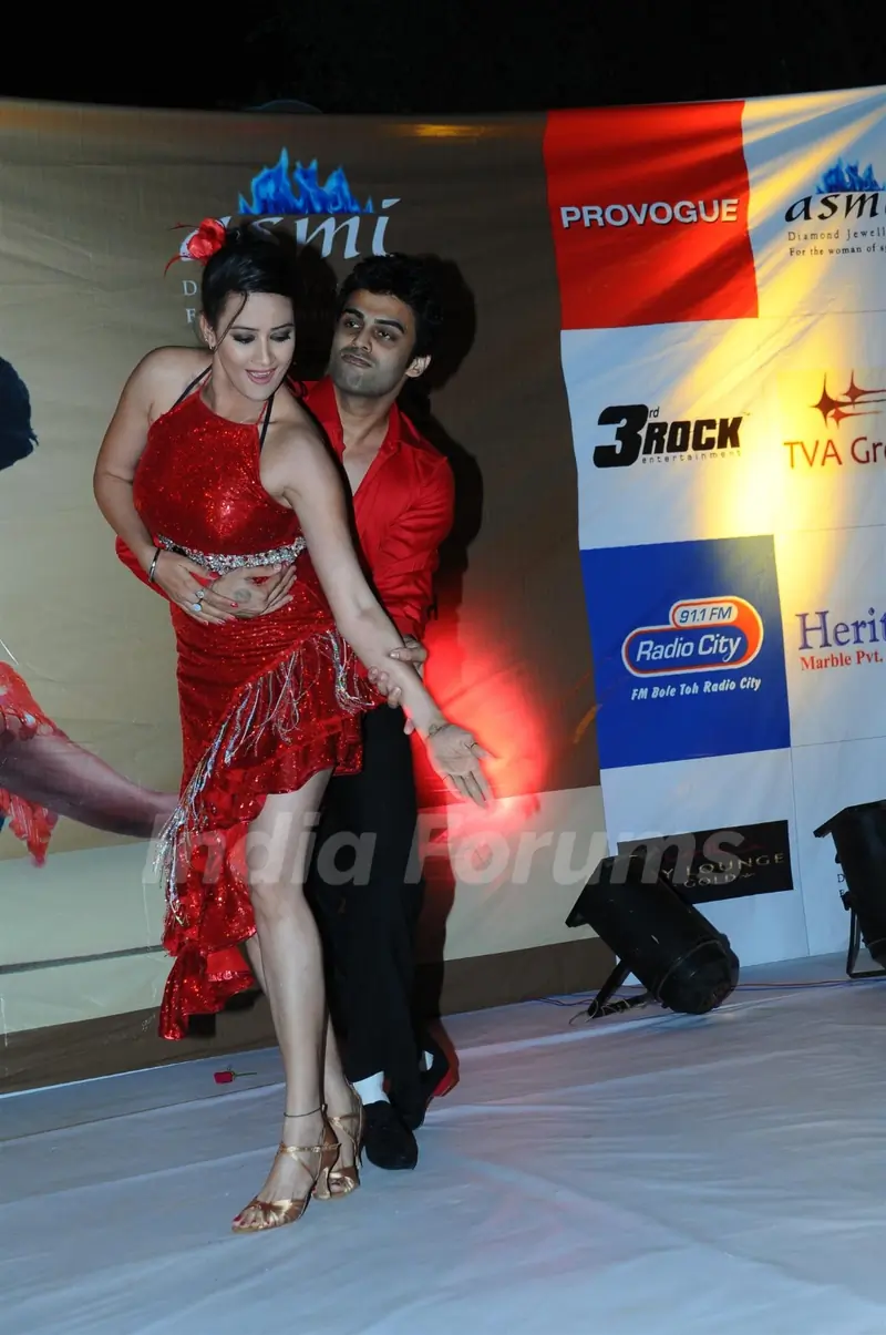 Amit Dolawat and Jaswir performs at Sandip Soparkar show 'Ageless Dance' at Sheesha Lounge in Andher