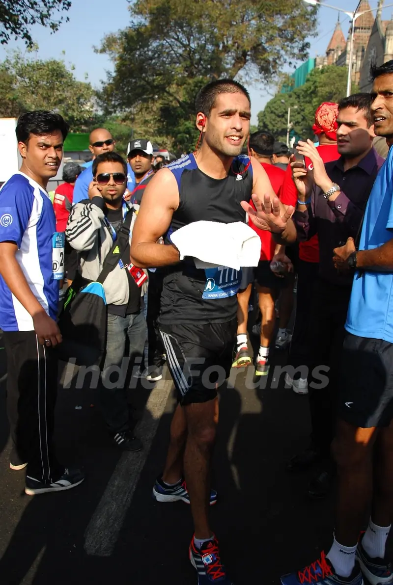 Siddharth Mallya at Standard Chartered Mumbai Marathon 2012 in Mumbai
