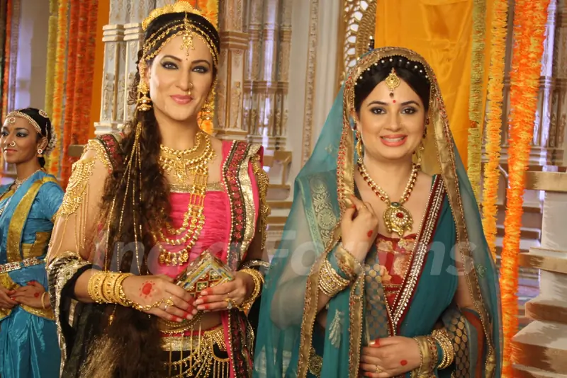Still image of Madinike and Prasuti in Devon Ke Dev. Mahadev