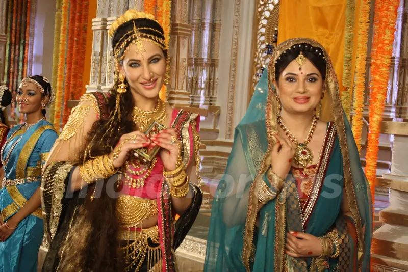Still image of Madinike and Prasuti in Devon Ke Dev. Mahadev