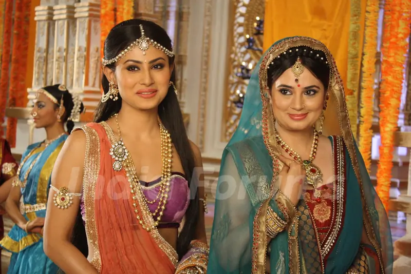 Still image of Sati and Prasuti in Devon Ke Dev. Mahadev