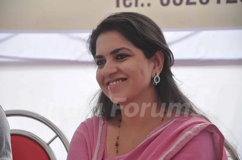 Shaina NC plants a tree