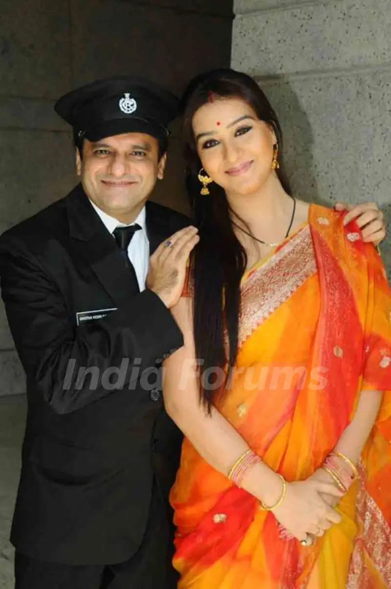 Shilpa Shinde and Paresh Ganatra as Koel and Ghotak Narayan in Chidiya Ghar
