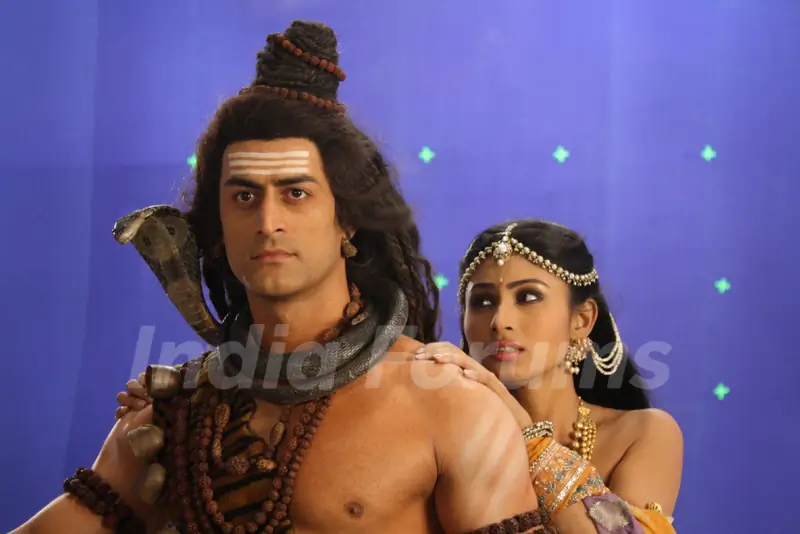 Mohit Raina as Shiv and Mouni Roy as Sati in Devon Ke Dev. Mahadev