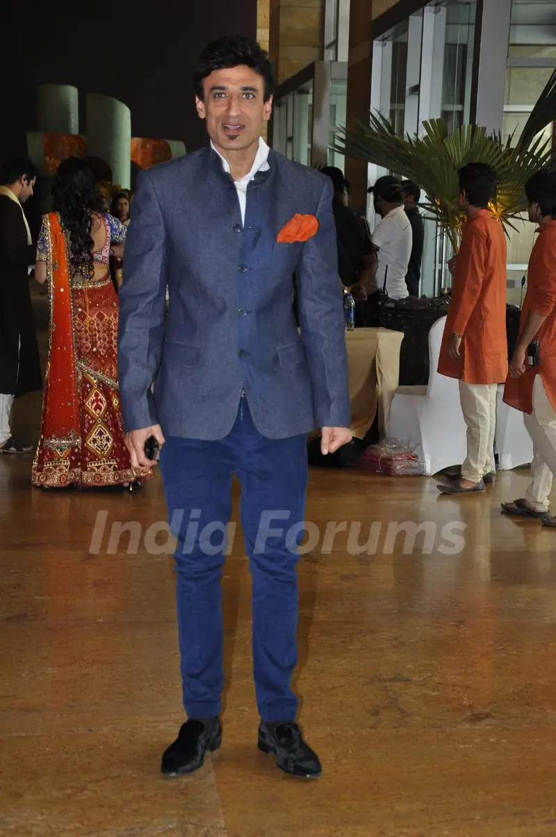 Rahul Dev grace Ritesh Deshmukh & Genelia Dsouza wedding bash in Mumbai