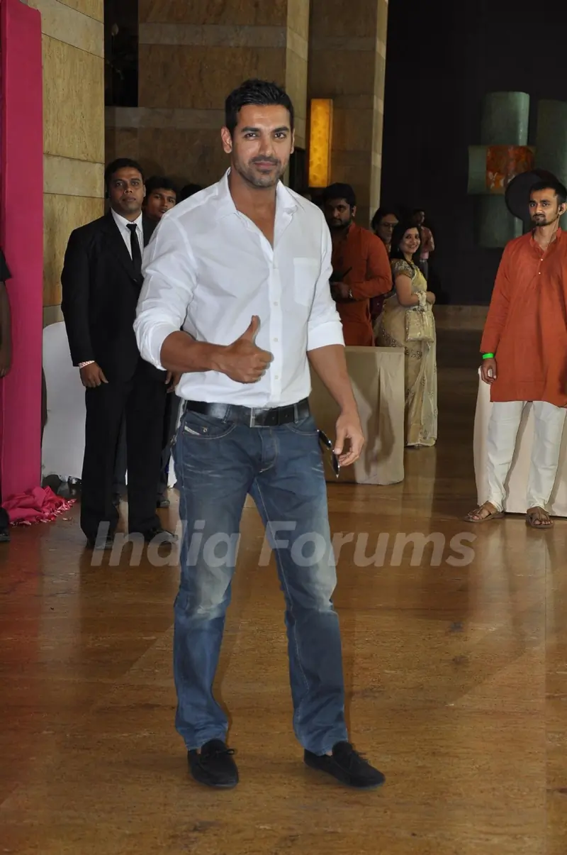 John Abraham grace Ritesh Deshmukh & Genelia Dsouza wedding bash in Mumbai