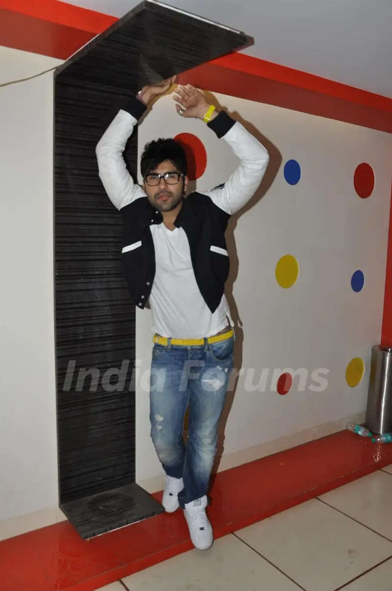 Riya Sen and actor Arya Babbar shot for a song of their upcoming movie Zindagi 50-50 at Andheri