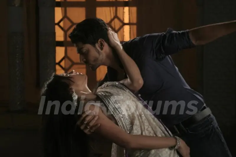 Drashti & Gurmeet as Geet & Maan in Geet hui sab se paraye