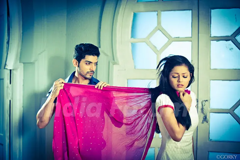 Still image of Maan and Geet in tv show Geet Hui Sabse Parayi