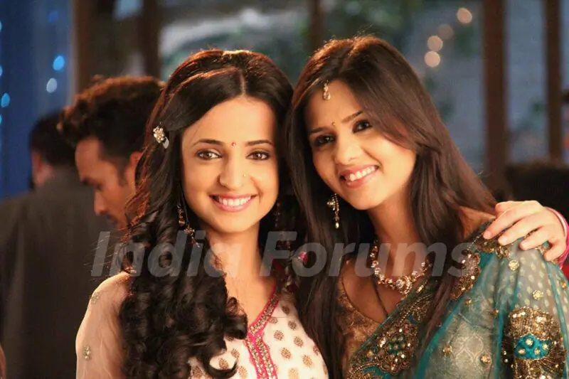 Daljeet with Sanaya on set