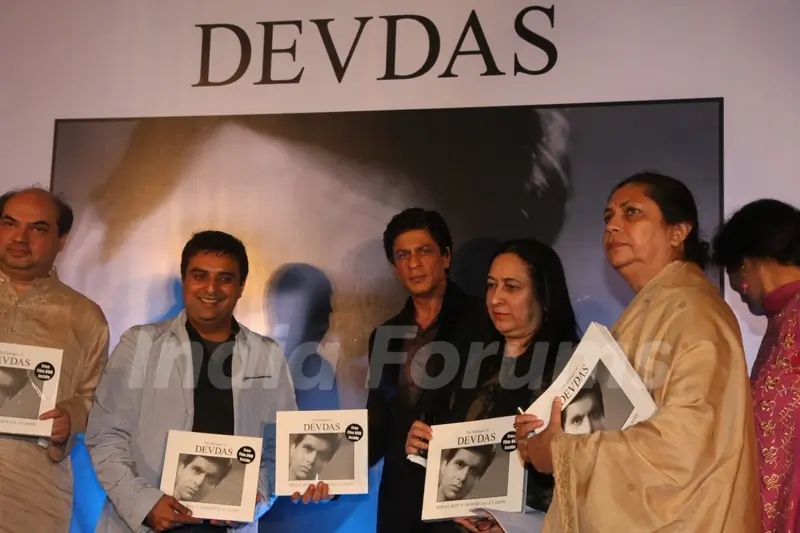 Shah Rukh Khan at Launch of Devdas dialogue book at Mehboob Studios in Bandra, Mumbai