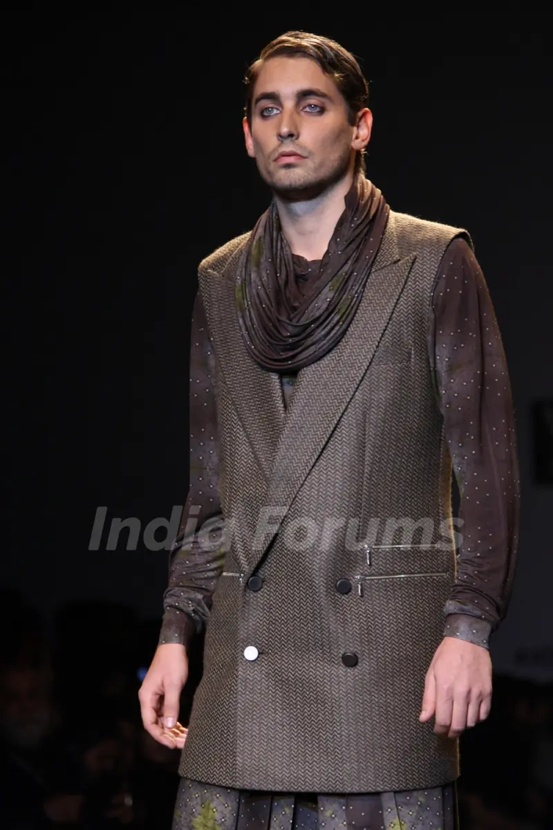A model displays a creation by designer Arjun at the Wills Lifestyle India Fashion week 2012,in New Delhi .