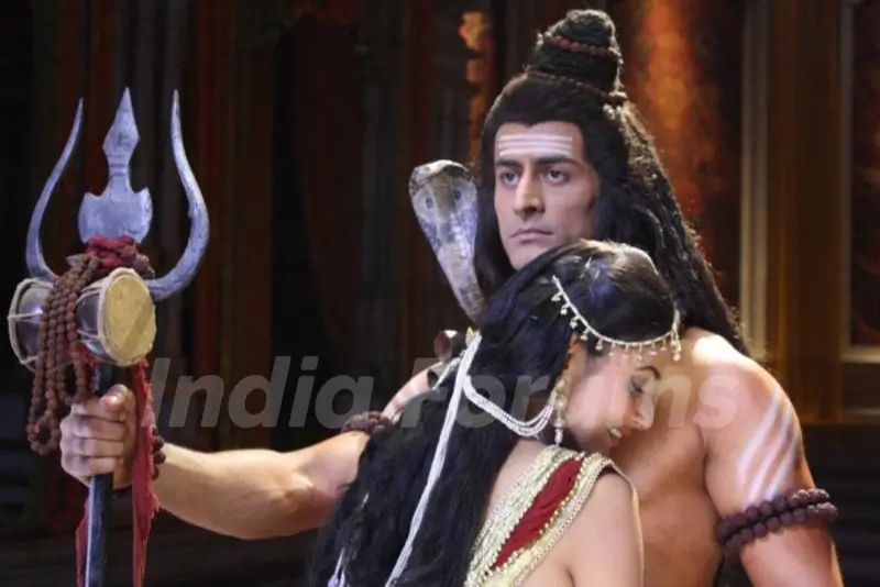Mohit Raina aka Shiv and Mouni Roy aka Sati Still image from Devon ke dev.Mahadev.