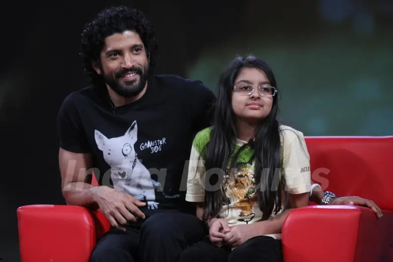 Farhan Akhtar on NDTV Chat Show Issi Ka Naam Zindagi with show host Raveena Tandon at Yashraj Studios in Mumbai