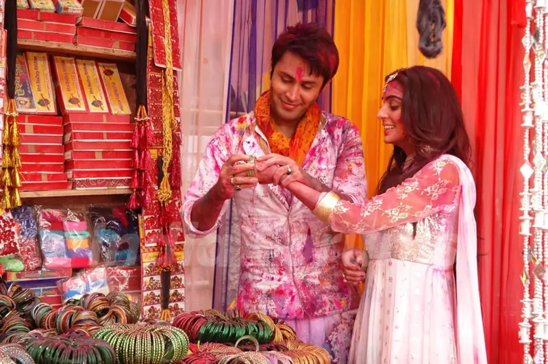Arjun and Lakshmi still from Rang Barse