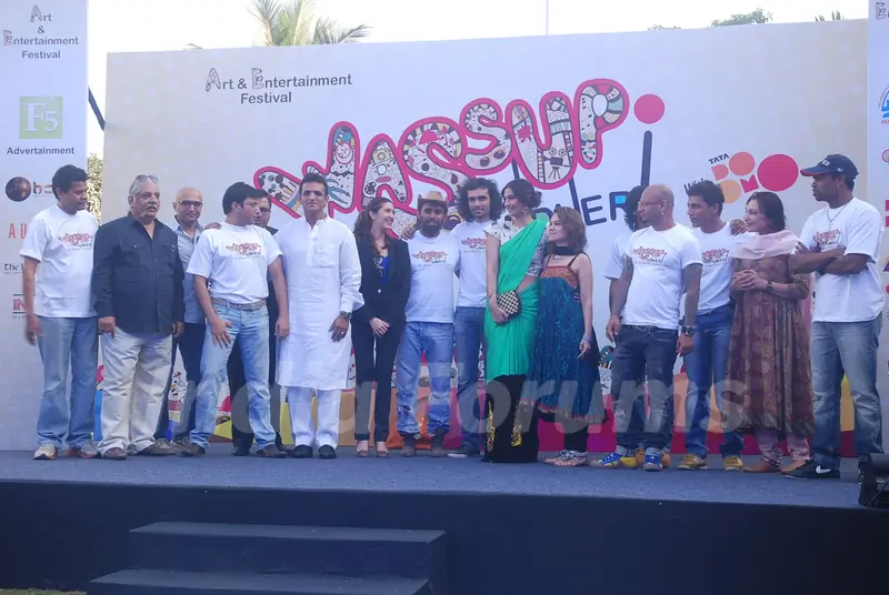 Sonam Kapoor, IMtiaz and Anurag launch Andheri "Wassup" fest. .